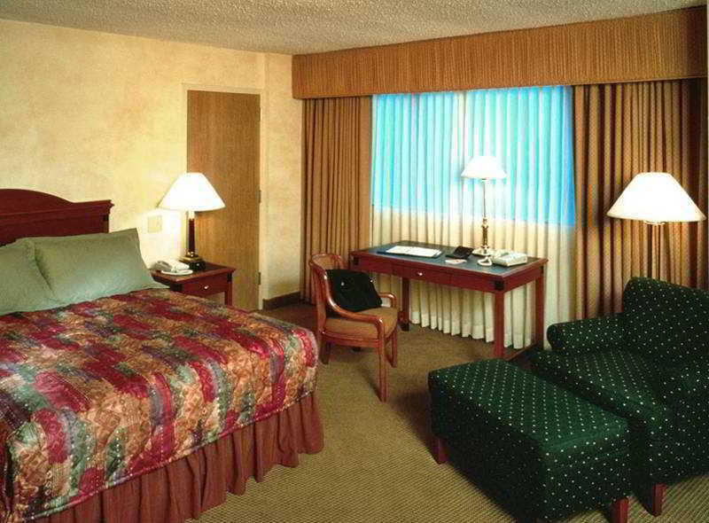 Sheraton North Houston At George Bush Intercontinental Exterior photo